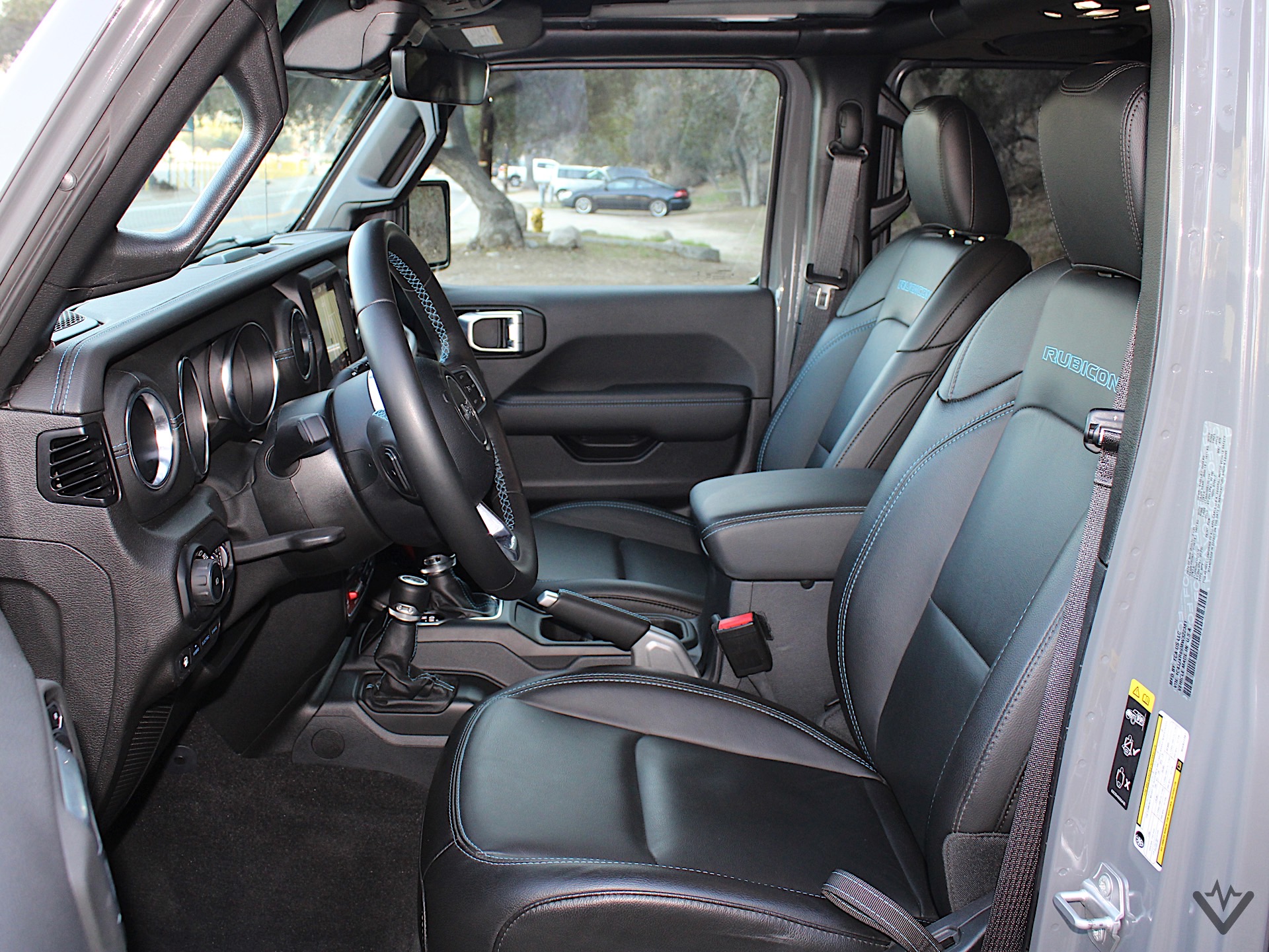 2021 Jeep Wrangler 4xe front seats 01