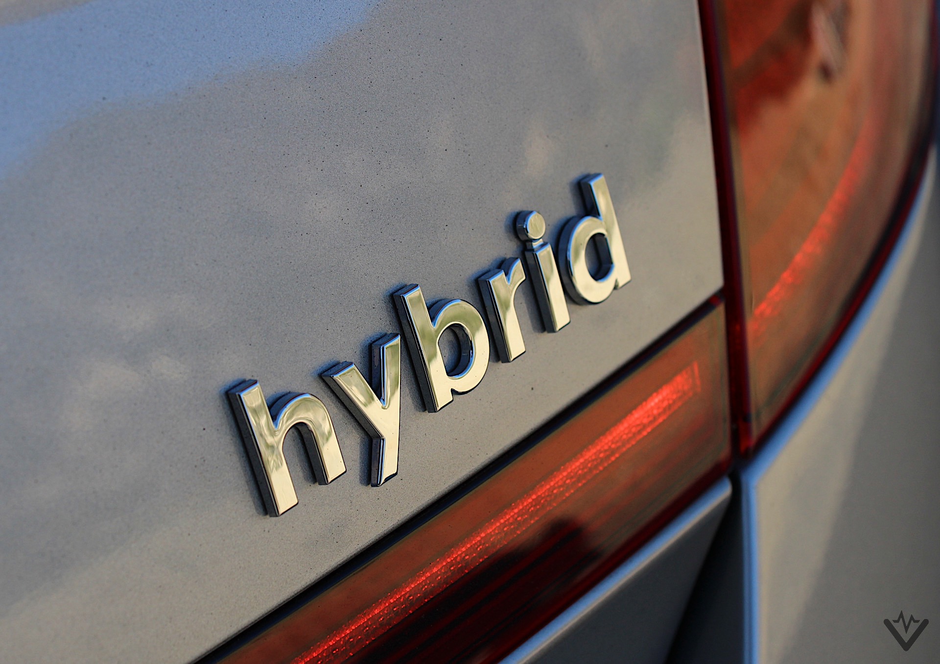 2022 Hyundai Sonata Hybrid trunk badge 01