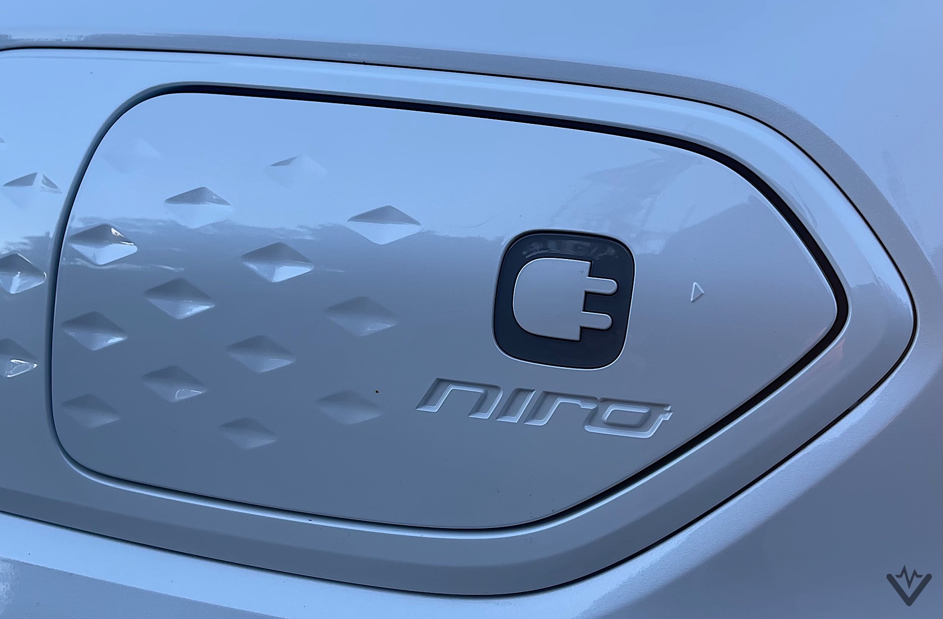 2022 Kia Niro EV charging port 01